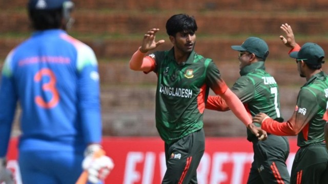 অ-১৯ বিশ্বকাপে ভারতের ব্যাটিং গুঁড়িয়ে দিল বাংলাদেশ