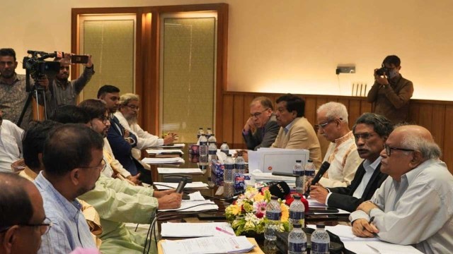 অধিকার আদায়ে তরুণদের যেন প্রাণ দিতে না হয়: আলী রীয়াজ