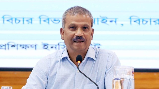 দ্রুতই গণভোটের সিদ্ধান্ত দেবেন প্রধান উপদেষ্টা: আসিফ নজরুল