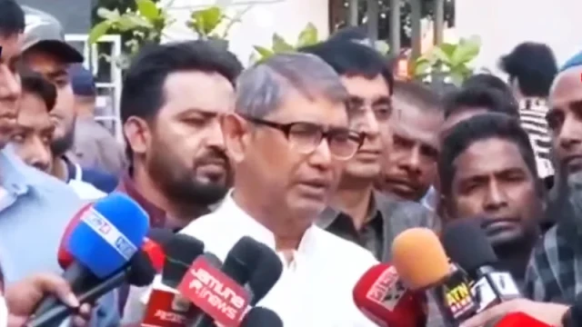 খালেদা জিয়া ‘অতি সংকটাপন্ন’: এভারকেয়ারে ব্রিফিংয়ে আহমেদ আজম খান