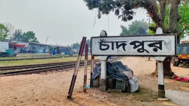 সৌদি আরবসহ মধ্যপ্রাচ্যের দেশগুলোর সঙ্গে মিল রেখে চাঁদপুর জেলার বিভিন্ন গ্রামে আজই পবিত্র ঈদুল ফিতর উ...