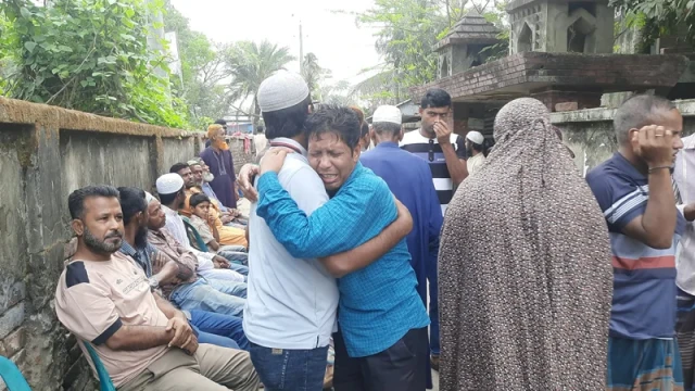 বাগেরহাট ও মোংলা এলাকায় সড়ক দুর্ঘটনায় ১৪ জনের মৃত্যুর ঘটনায় আনন্দঘন এক পরিবারের ঘরে নেমে এসেছে গভীর...