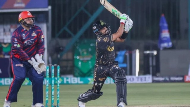 পিএসএলে বাবরের দাপট, গেইল-কোহলিকে পেছনে ফেলে নতুন মাইলফলক