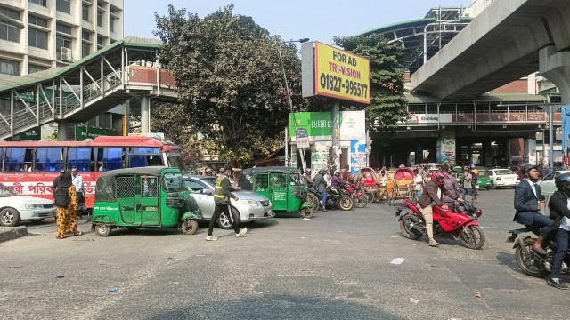 শাহবাগ থেকে সরে গেলেন শিক্ষার্থীরা, স্বাভাবিক হলো যান চলাচল