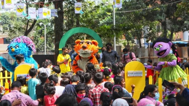 শেষ মুহূর্তের শিশুপ্রহর: আগামীকাল সাঙ্গ হচ্ছে অমর একুশে বইমেলা ২০২৬
