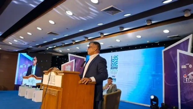 উন্নয়ন নিশ্চিত করতে ইন্টারনেটকে 'জলের মতো সস্তা' করতে হবে: বিটিআরসি চেয়ারম্যান