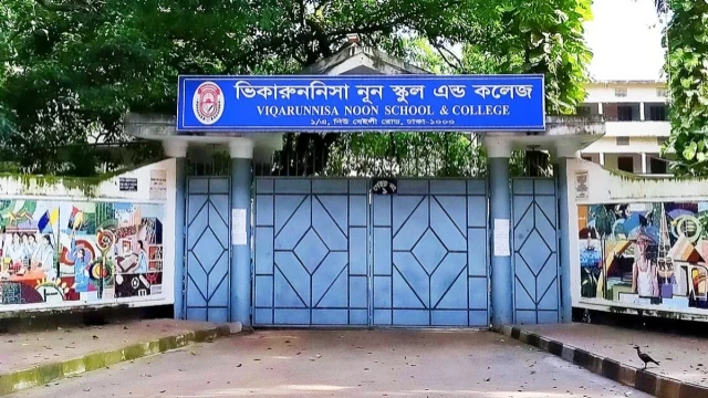 হিজাব পরায় ২২ ছাত্রীকে ক্লাস থেকে বের করানো শিক্ষককে বরখাস্ত