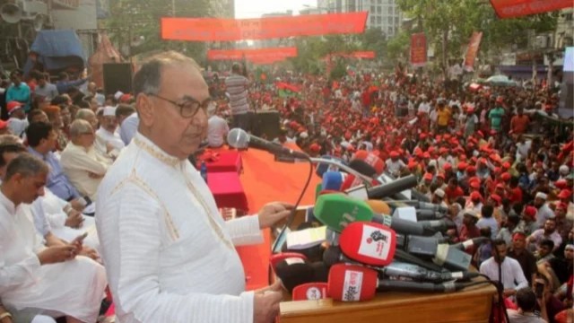 বিএনপি ১৭ বছর গাছের গোড়ায় পানি ঢেলে নরম করেছে, আপনার ফল খাচ্ছেন’