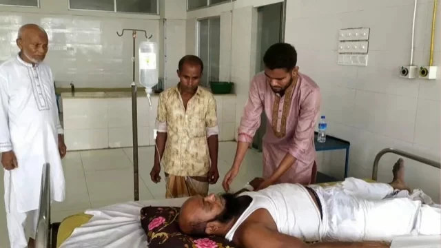 নেত্রকোণা সদর উপজেলার চল্লিশা ইউনিয়নে ঈদের নামাজে ইমামতি নিয়ে বিরোধের জেরে দুই পক্ষের সংঘর্ষে অন্তত...