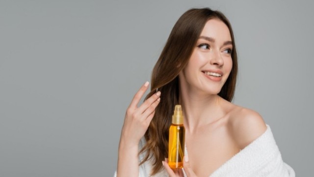 আমলকীর তেল কি চুল পড়া কমাতে পারে? জেনে নিন এর বিস্ময়কর উপকারিতা