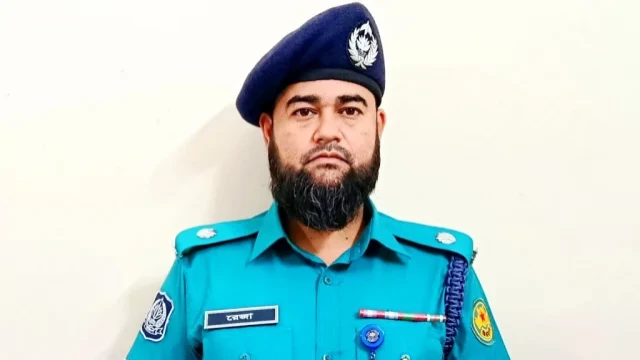 কারওয়ান বাজারে ছিনতাইকারীর ছুরিকাঘাতে আহত পুলিশ কর্মকর্তা