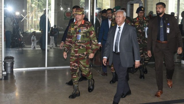 তিন বাহিনীর প্রধানের সঙ্গে সিইসির বৈঠক, আইনশৃঙ্খলা পরিস্থিতি পর্যালোচনা