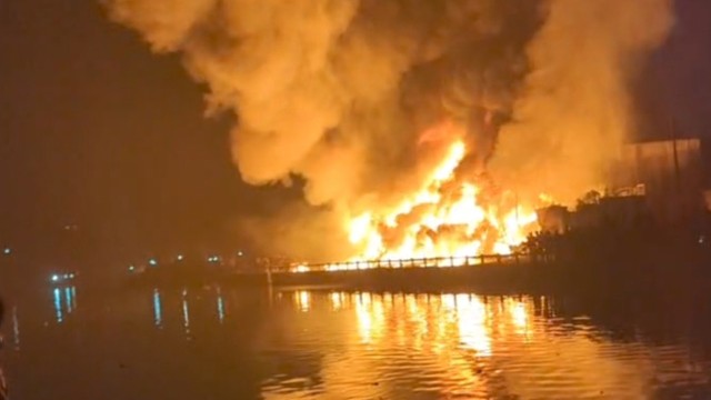 চট্টগ্রামে ঝুটের গুদামে ভয়াবহ আগুন