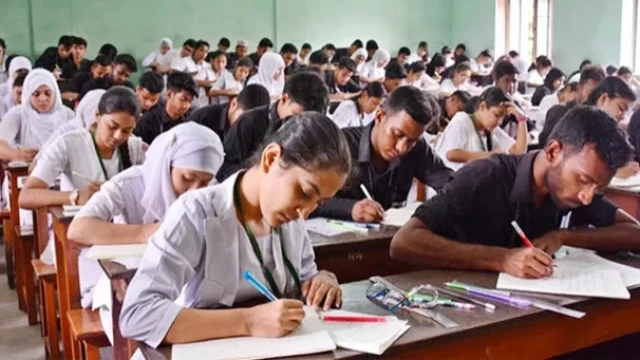 ঢাকার এইচএসসি পরীক্ষার্থীদের কেন্দ্রে  প্রবেশে নতুন নির্দেশনা