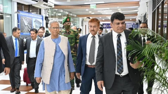 নিউইয়র্কের উদ্দেশে ঢাকা ছাড়লেন প্রধান উপদেষ্টা