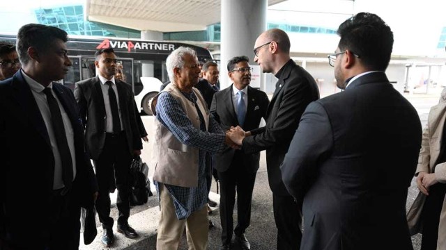 পোপ ফ্রান্সিসের অন্ত্যেষ্টিক্রিয়ায় যোগ দিতে রোমে পৌঁছেছেন প্রধান উপদেষ্টা
