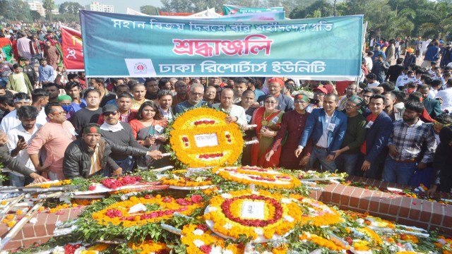 বিজয় দিবসে বীর শহীদদের প্রতি ডিআরইউ’র শ্রদ্ধা