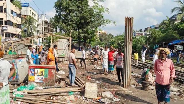 রেললাইনের পাশের ১০৭ দোকান উচ্ছেদ, ফিরল রেলওয়ের ২৬ শতাংশ জমি