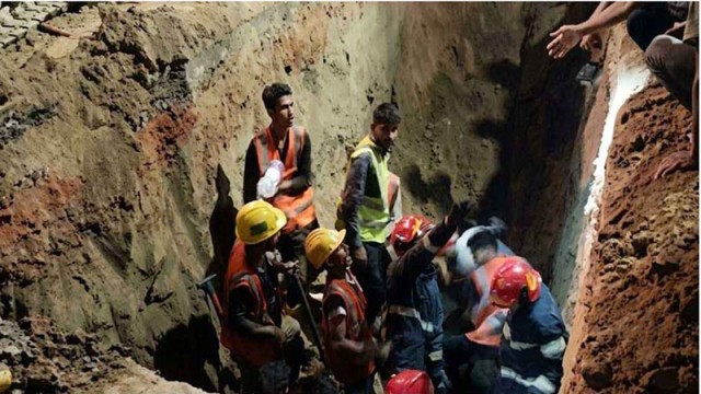 চট্টগ্রামের হালিশহর আগ্রাবাদ বি-ফোর এক্সেস রোড এলাকায় কাজ করার সময় মাটি ধসে দুই শ্রমিক নিহত হয়েছেন।...