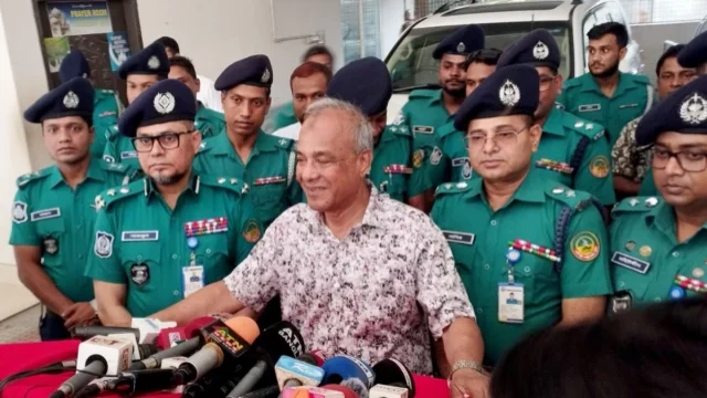 রিমান্ডে জিজ্ঞাসাবাদের জন্য কাঁচের ঘর করা হবে: স্বরাষ্ট্র উপদেষ্টা