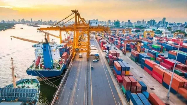 চট্টগ্রাম বন্দরে সভা-সমাবেশ নিষিদ্ধ: শ্রমিকদের ‘শাটডাউন’ ও প্রশাসনের কঠোর অবস্থান