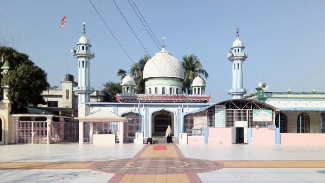 শরীয়তপুরের নড়িয়া উপজেলার সুরেশ্বর দরবার শরিফসহ জেলার প্রায় ৩০টি গ্রামে আজ শুক্রবার