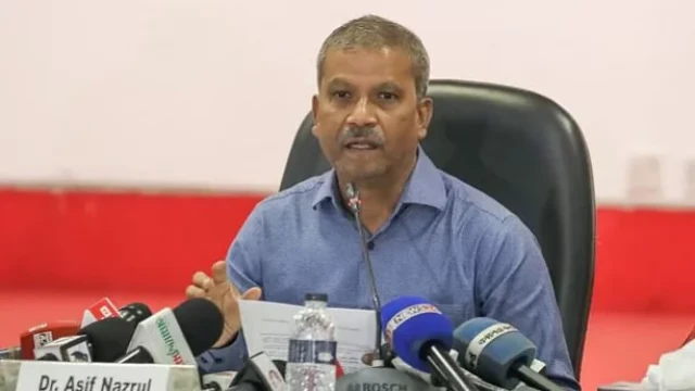রাজনৈতিক দলগুলোর মধ্যে ঐক্য দৃশ্যমান করার পরামর্শ প্রধান উপদেষ্টার: আসিফ নজরুল