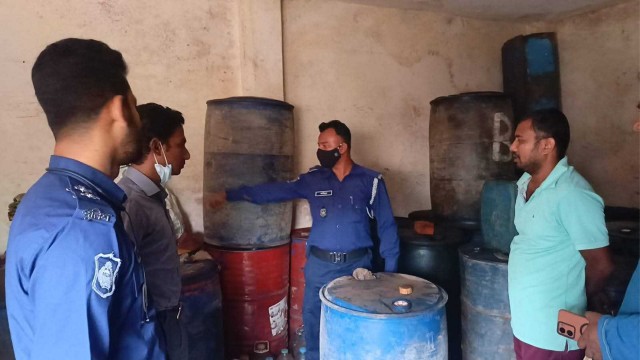 কুড়িগ্রামে অবৈধভাবে জ্বালানি তেল বিক্রির দায়ে ৫ হাজার টাকা জরিমানা