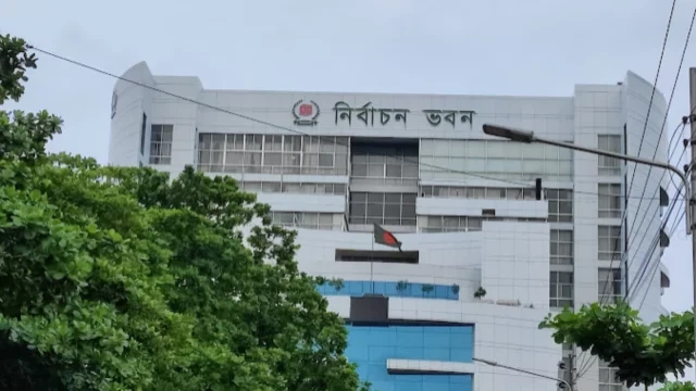 ঢাকা জেলায় ২৭ প্রার্থীর প্রার্থিতা প্রত্যাহার, মাঠে লড়ছেন ১৩৫ জন