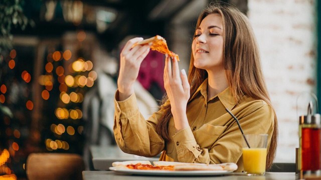 দ্রুত খাবার খাওয়ার অভ্যাস: আপনার অজান্তেই কি লিভারের ক্ষতি হচ্ছে?