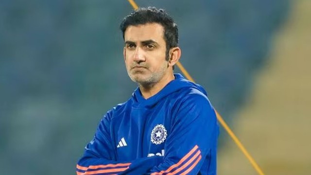 বিশ্বকাপের মাঝপথেই আইপিএল থেকে প্রস্তাব, আপাতত অনাগ্রহী গম্ভীর