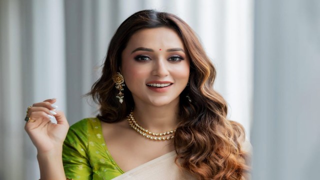 আপনাদের ভালোবাসা চাই