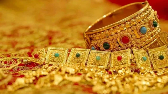 দেশে সোনার দাম কমলো