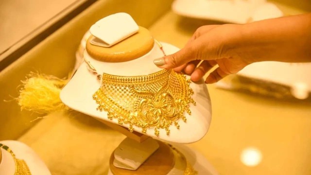 রেকর্ড উচ্চতায় স্বর্ণ: ভরিতে ২ লাখ ৬১ হাজার টাকা ছাড়াল