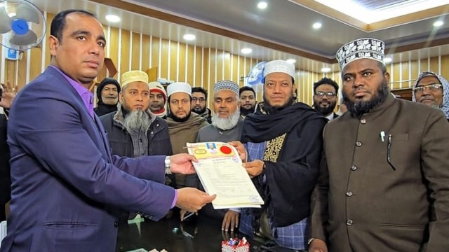 মনোনয়নপত্র জমা দিলেন জামায়াত প্রার্থী মুফতি আমির হামজা