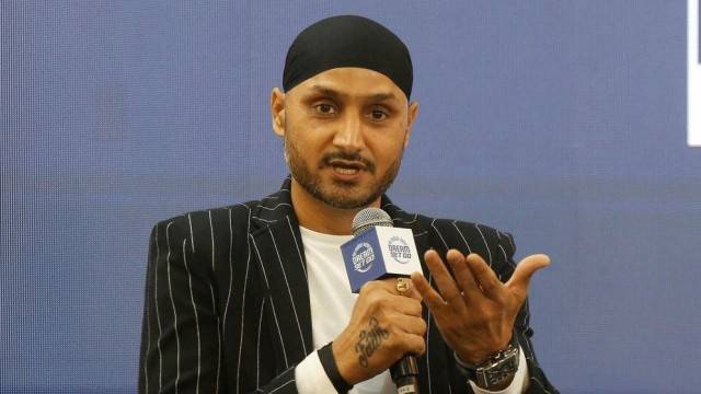 মন্তব্যের জেরে ক্ষোভ প্রকাশ, তানভীরকে কড়া বার্তা হরভজনের