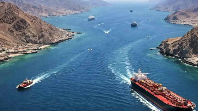 হরমুজ প্রণালিতে জাহাজ চলাচলে টোল আদায়ের সুযোগ