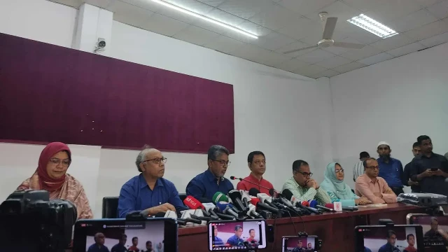 ডাকসু নির্বাচন ৯ সেপ্টেম্বর, ভোটকেন্দ্র হলের বাইরে