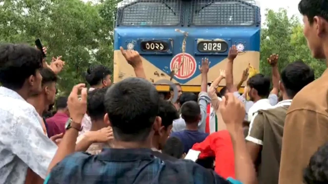 কক্সবাজারে ট্রেনের ধাক্কায় অটোরিকশার ৫ যাত্রী নিহত