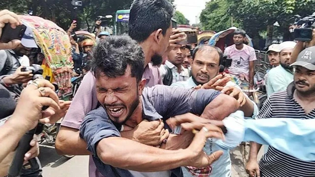 আটক রিকশাচালক আজিজুর রহমানকে নিয়ে সরকারের ব্যাখ্যা