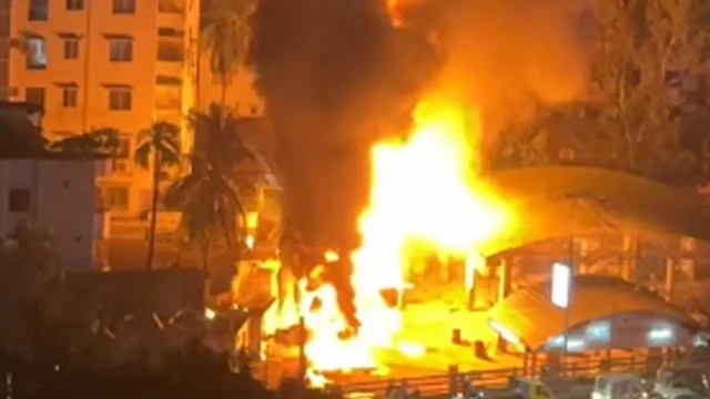 মহাখালীতে পেট্রল পাম্পে ভয়াবহ অগ্নিকাণ্ড