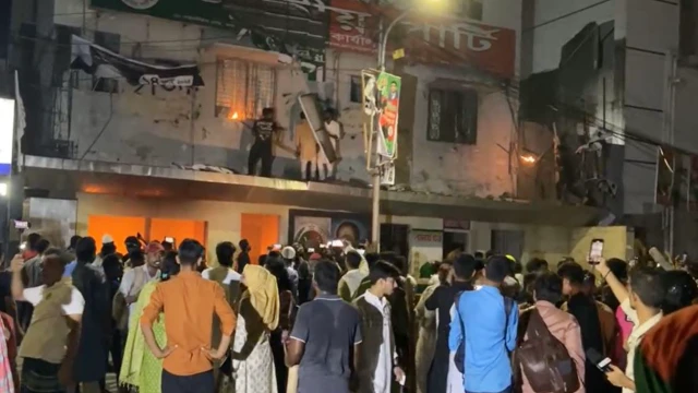 জাতীয় পার্টির কেন্দ্রীয় কার্যালয়ে আবারও ভাঙচুর-অগ্নিসংযোগ