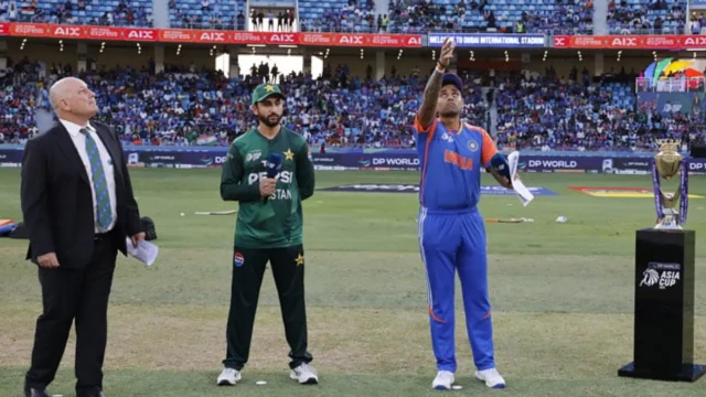 টসে জিতে বোলিংয়ের সিদ্ধান্ত নিল ভারত