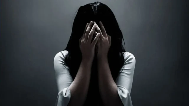 কুষ্টিয়ায় সন্তানের গলায় অস্ত্র ধরে মাকে সংঘবদ্ধ ধর্ষণ, গ্রেপ্তার ৩