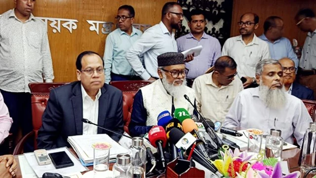 হজের তিন প্যাকেজ ঘোষণা, খরচ কিছুটা কমলো