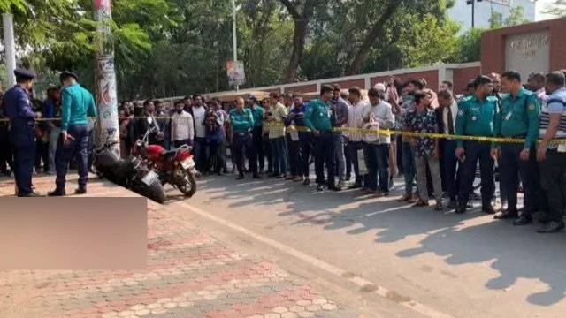 আদালত চত্বরে গুলিতে নিহত ২