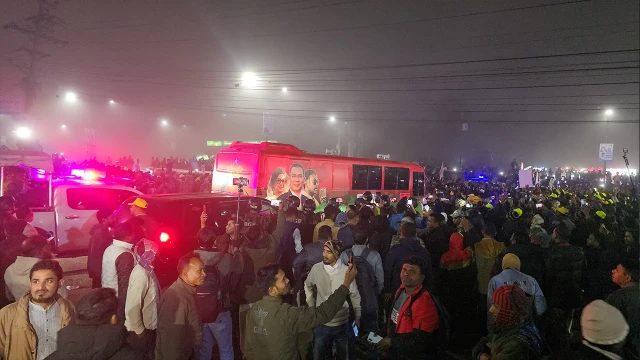 জাতীয় স্মৃতিসৌধে শহীদদের প্রতি শ্রদ্ধা জানালেন তারেক রহমান