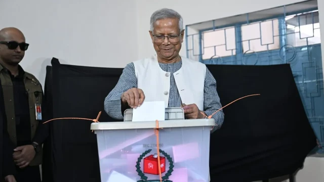 ত্রয়োদশ সংসদ নির্বাচন ও গণভোটে ভোট দিলেন প্রধান উপদেষ্টা