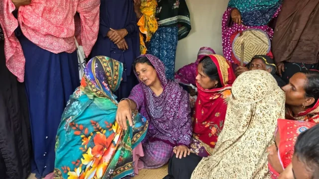 একই রাতে নওগাঁ ও কক্সবাজারে ৭ জনকে হত্যা