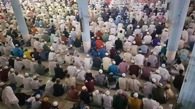 বায়তুল মোকাররমে ঈদের জামাত সম্পন্ন: দেশ ও জাতির কল্যাণে বিশেষ মোনাজাত